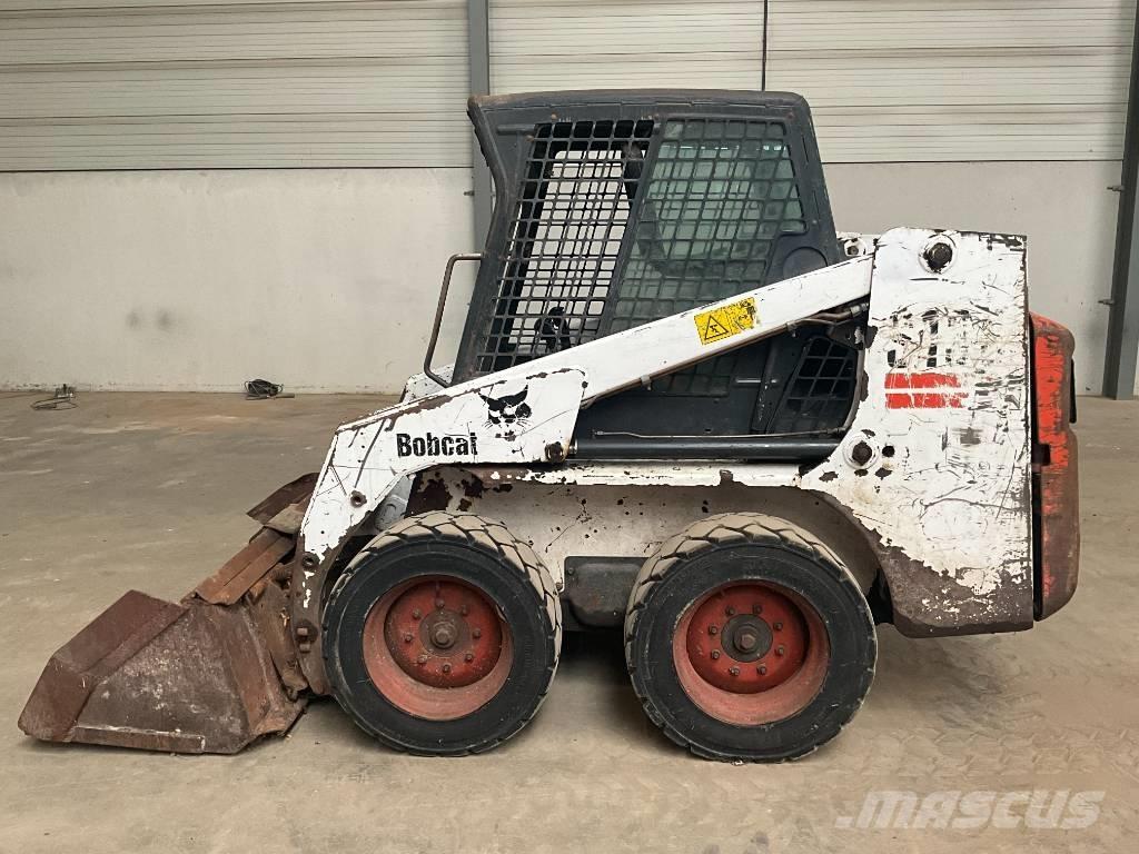 Bobcat S 130 لوادر انزلاقية التوجيه