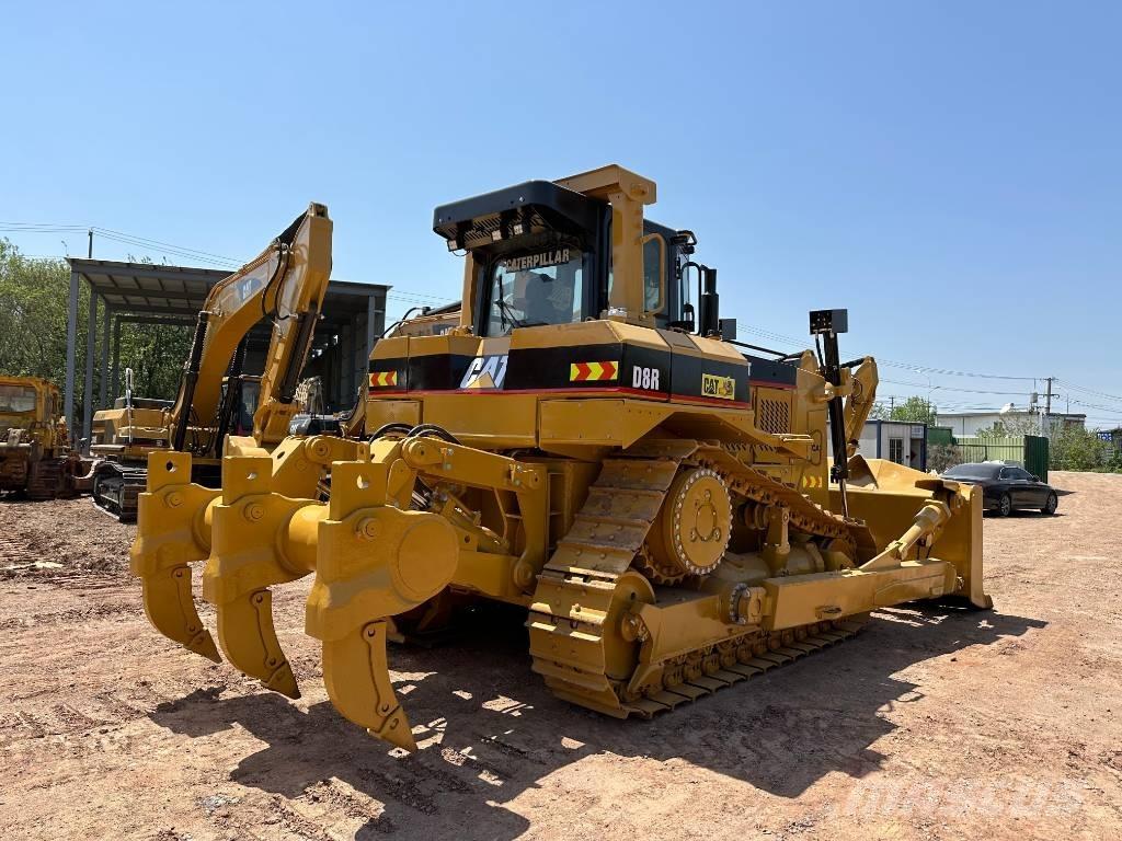 CAT D8R بلدوزرات مجنزرة
