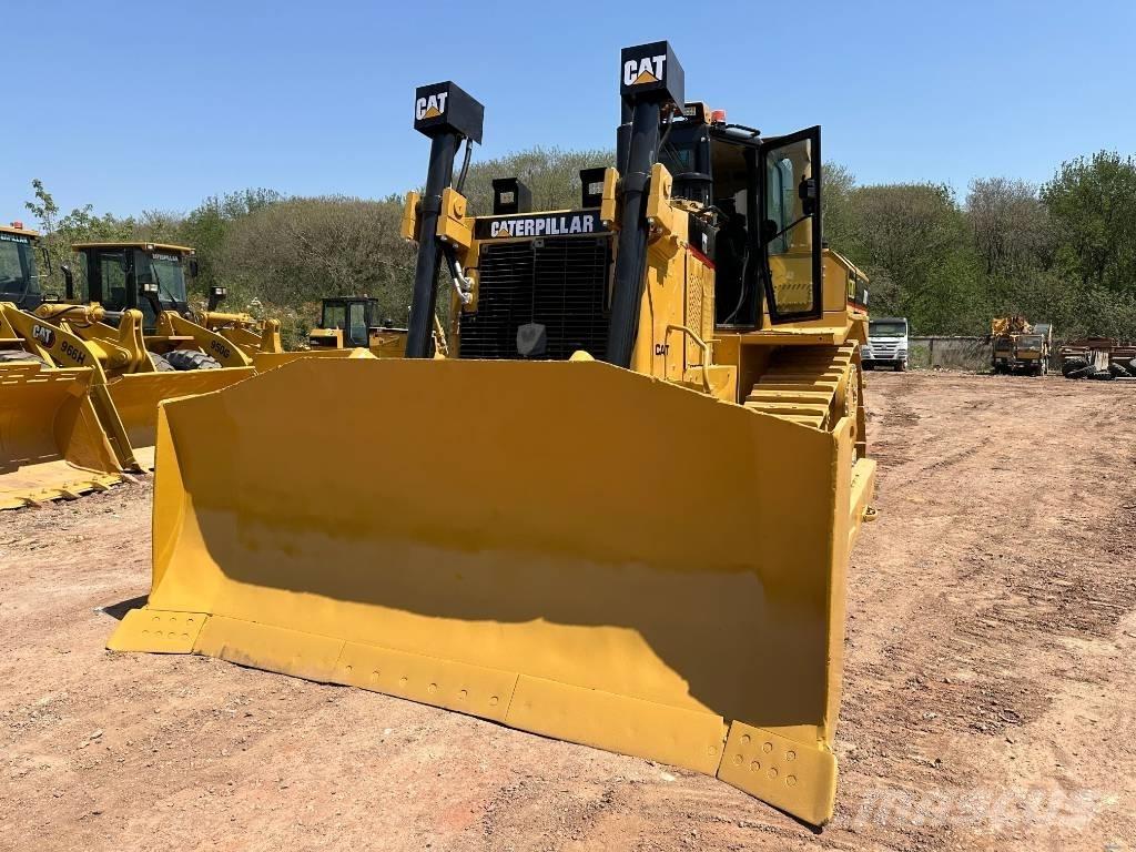CAT D8R بلدوزرات مجنزرة