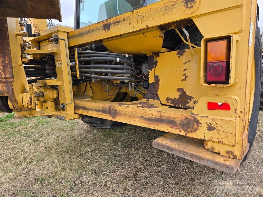 CAT 428 D لوادر ذات جرافات عكسية