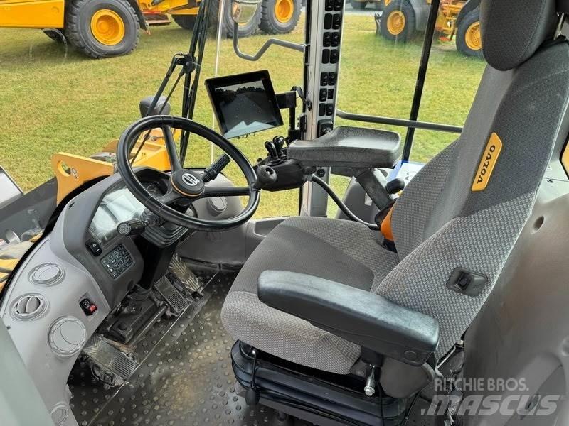Volvo L 120 H لوادر بعجل