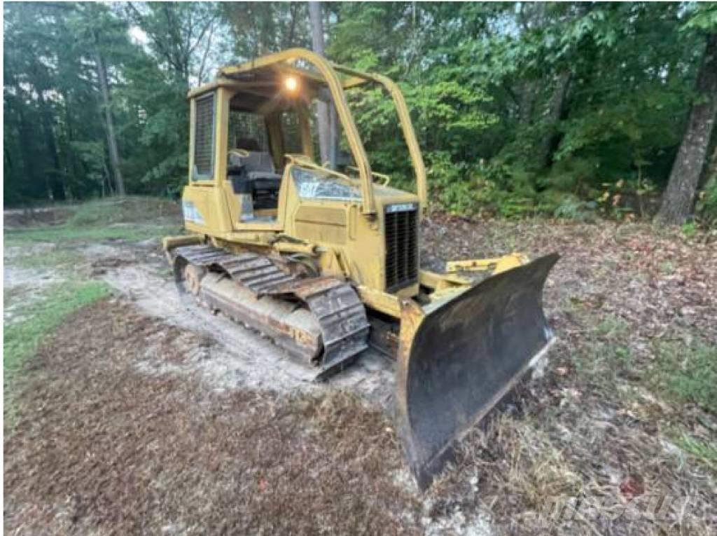 CAT D 5 G بلدوزرات مجنزرة