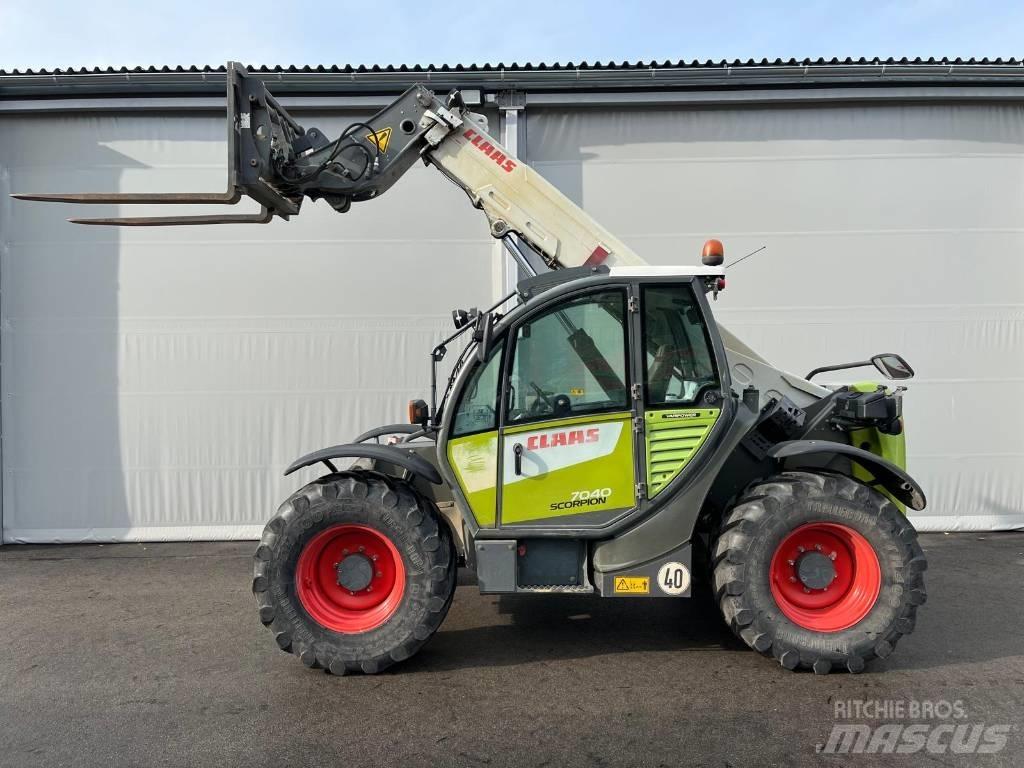 CLAAS SCORPION 7040 معدات مناولة لأغراض الزراعة