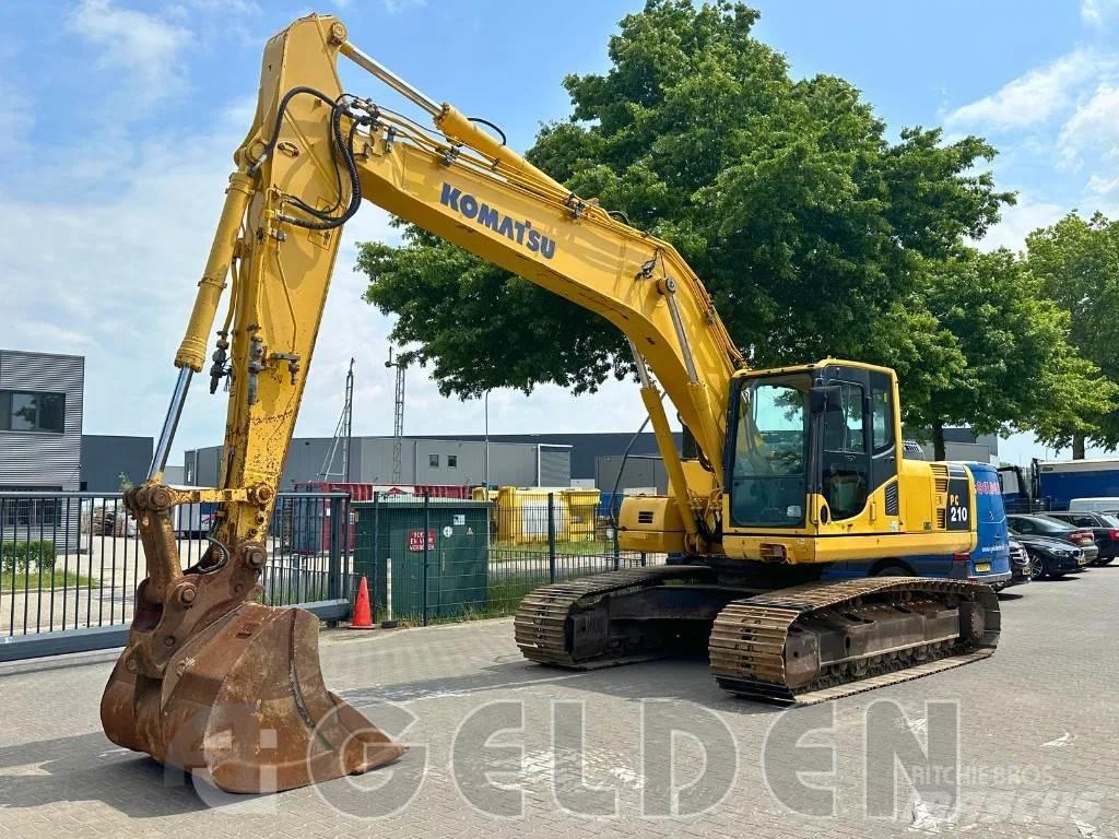 Komatsu PC210 LC-8 حفارات زحافة