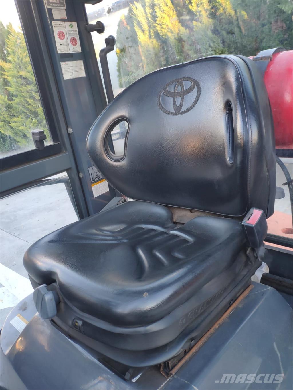 Toyota 7FGF25 شاحنات LPG