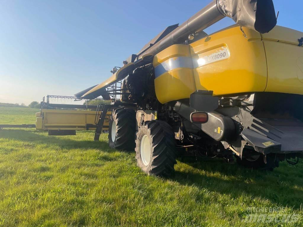 New Holland CX 8090 حصادات