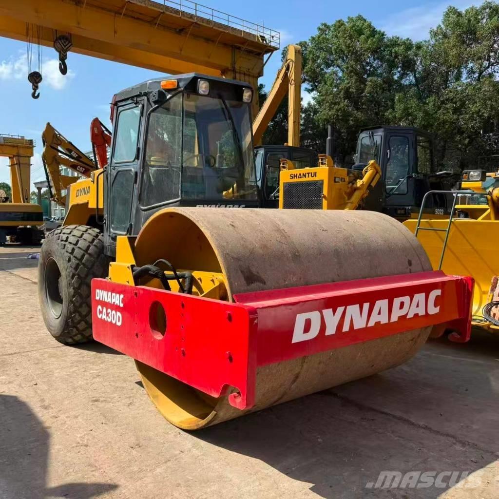 Dynapac CA 30 D مداحل أحادية الأسطوانة