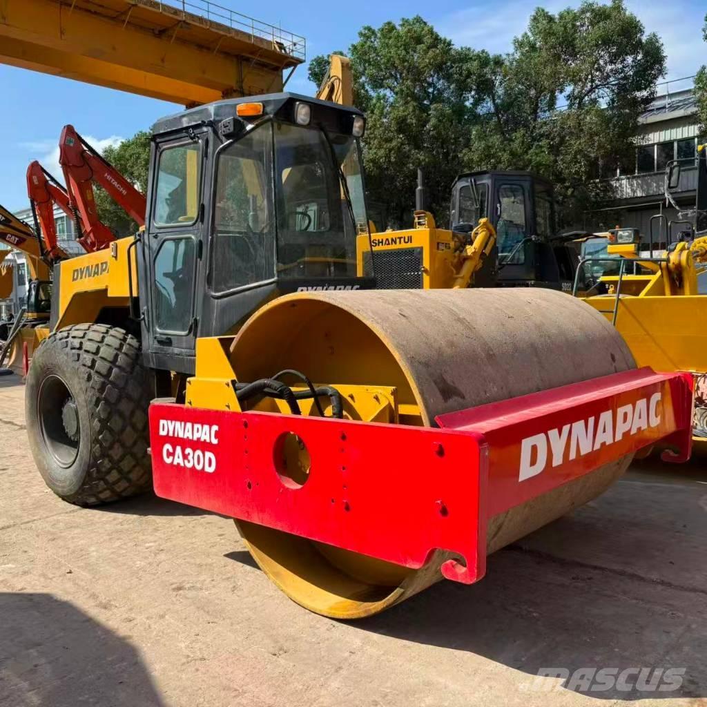 Dynapac CA 30 D مداحل أحادية الأسطوانة
