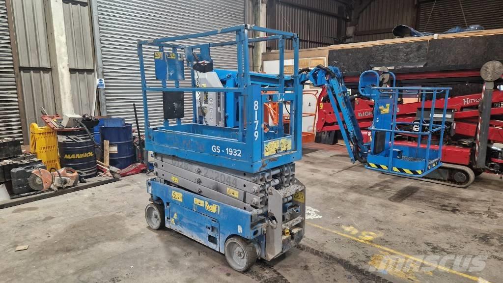 Genie GS 1932 رافعات مقصية الشكل