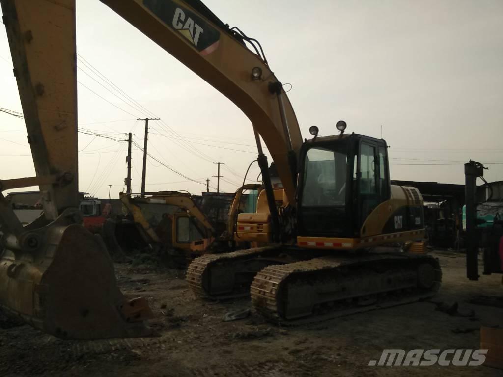 CAT 320 D حفارات زحافة
