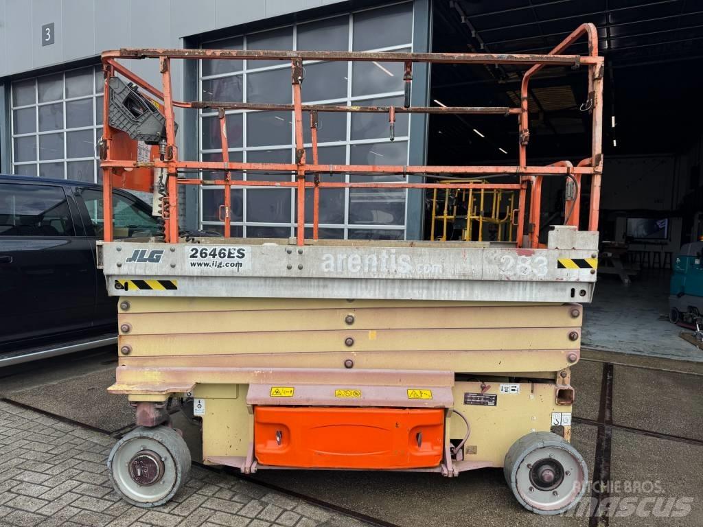JLG 2646 ES رافعات مقصية الشكل