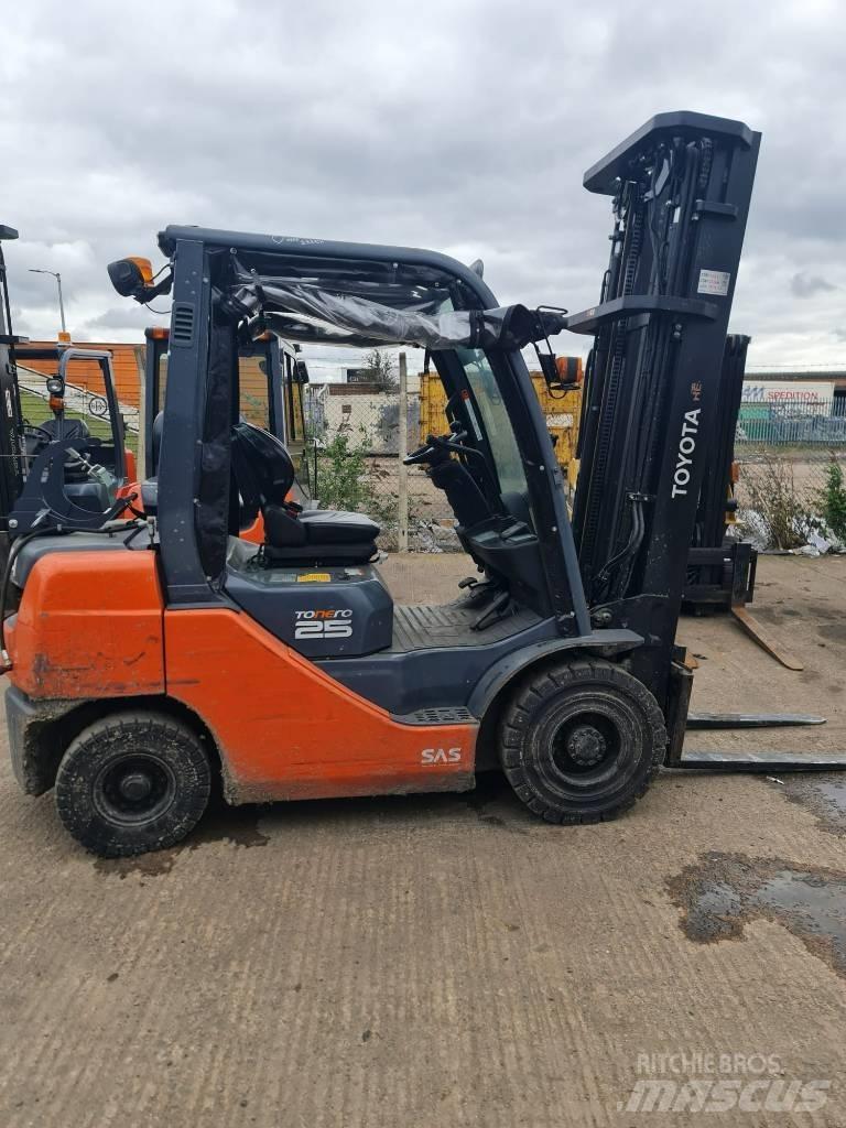 Toyota 02-8 FGF 25 شاحنات LPG