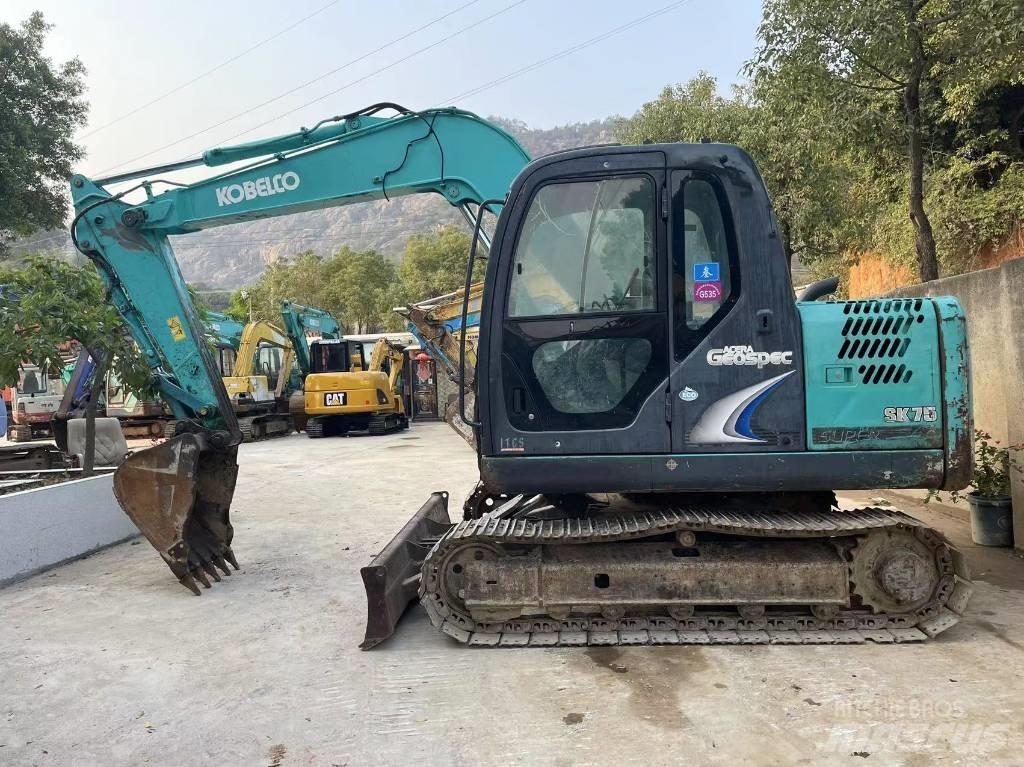 Kobelco SK 75 حفارات زحافة