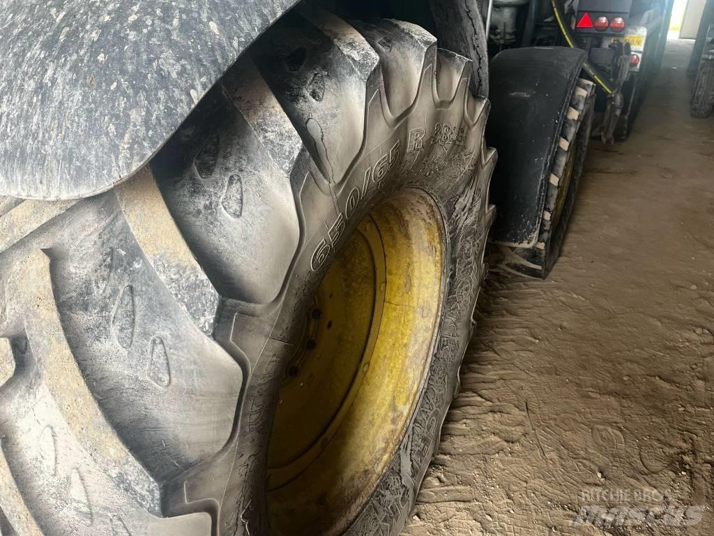 John Deere 6820 الجرارات