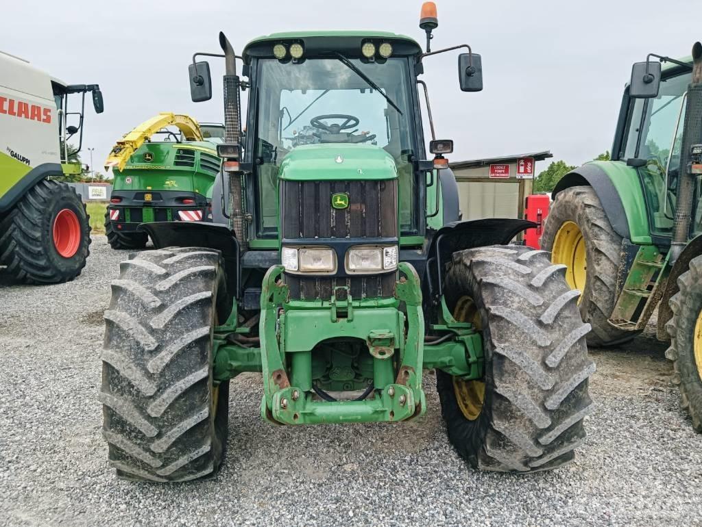 John Deere 6820 الجرارات