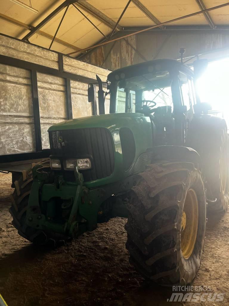John Deere 6820 الجرارات
