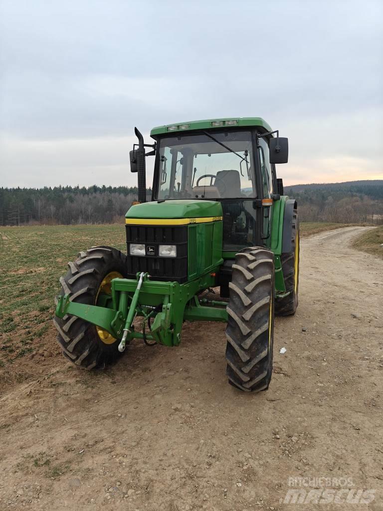John Deere 6100 الجرارات