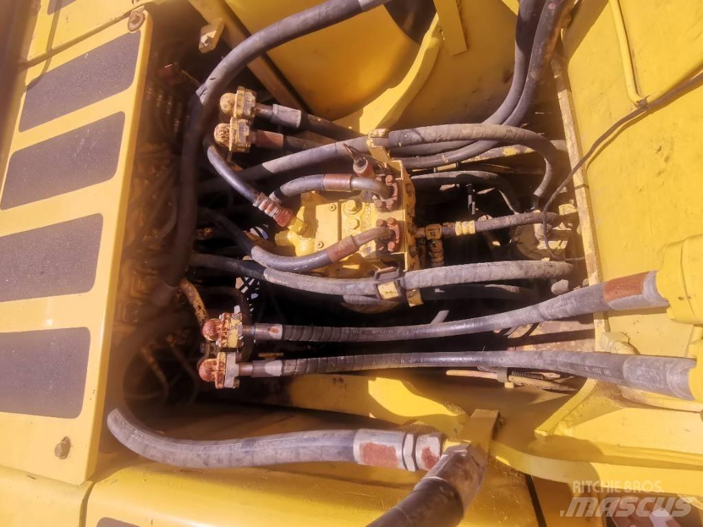 Komatsu PC 200-6 حفارات زحافة