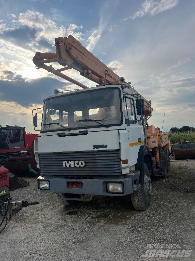 Iveco 330-36 H شاحنات قلابة