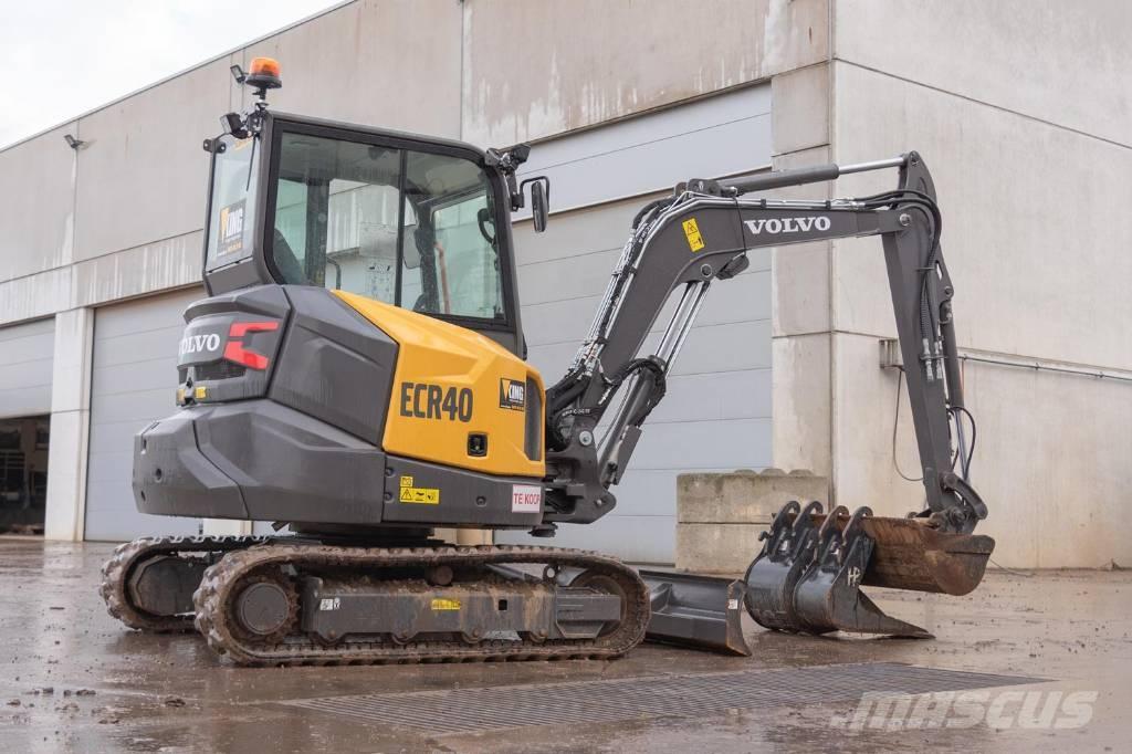 Volvo ECR 40 F حفارات زحافة