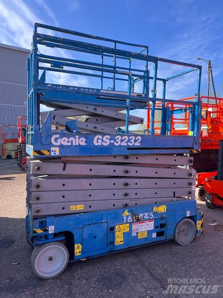 Genie GS 3232 رافعات مقصية الشكل