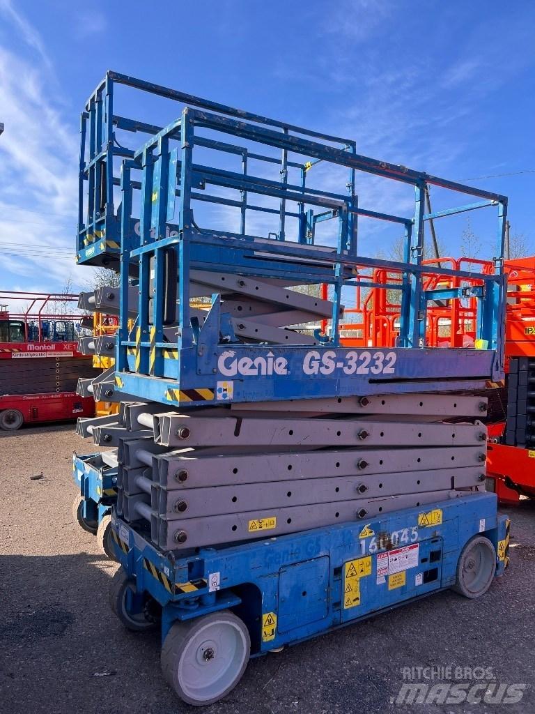 Genie GS 3232 رافعات مقصية الشكل