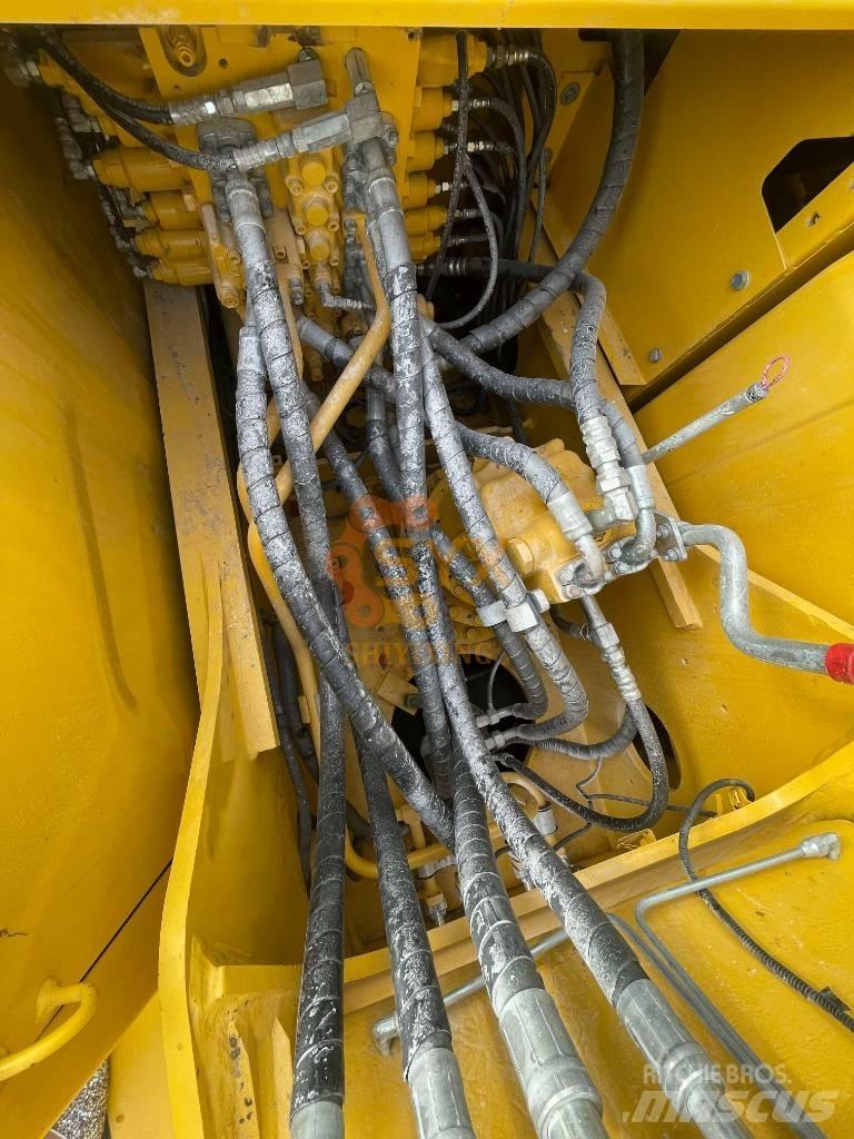 Komatsu PC 200-8 حفارات زحافة