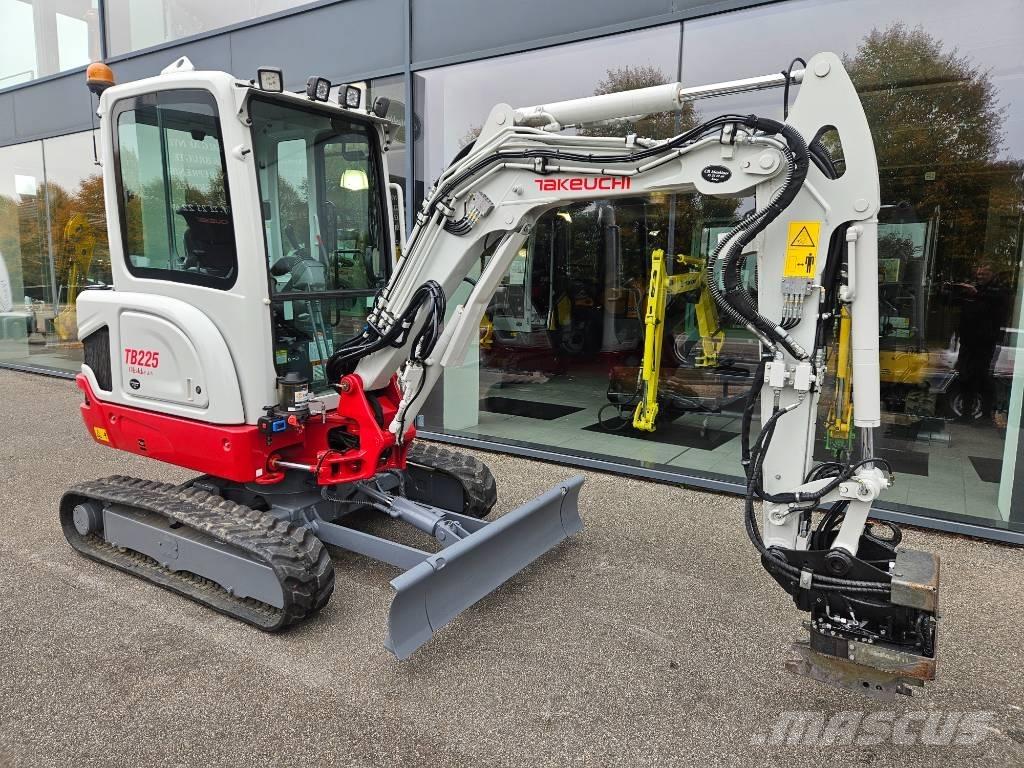Takeuchi TB 225 حفارات صغيرة أقل من 7 طن (حفارات صغيرة)