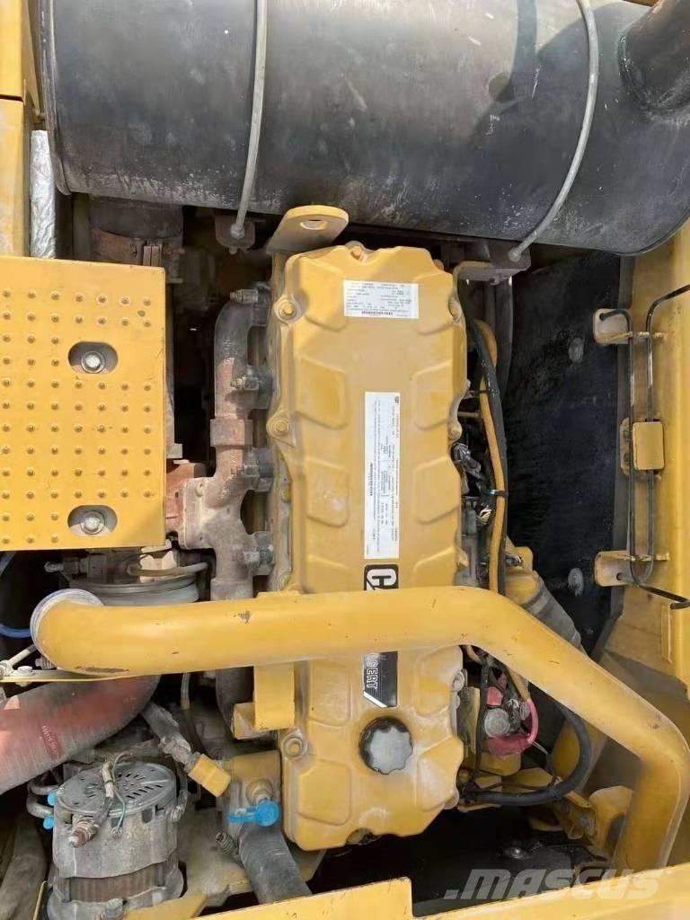 CAT 336 D حفارات زحافة