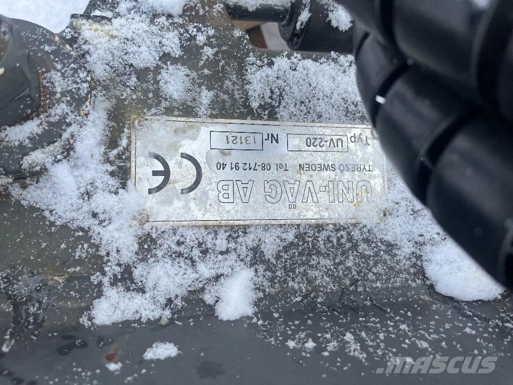 Uni-väg UV-220 كاسحات جليد