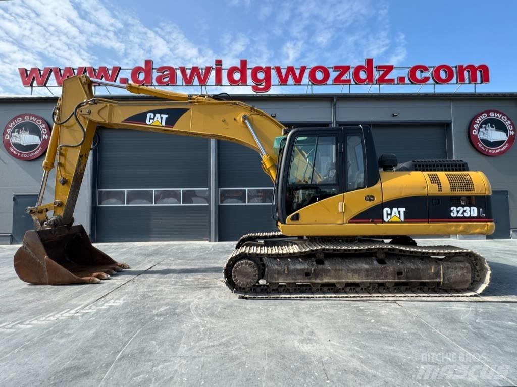 CAT 323 D L حفارات زحافة