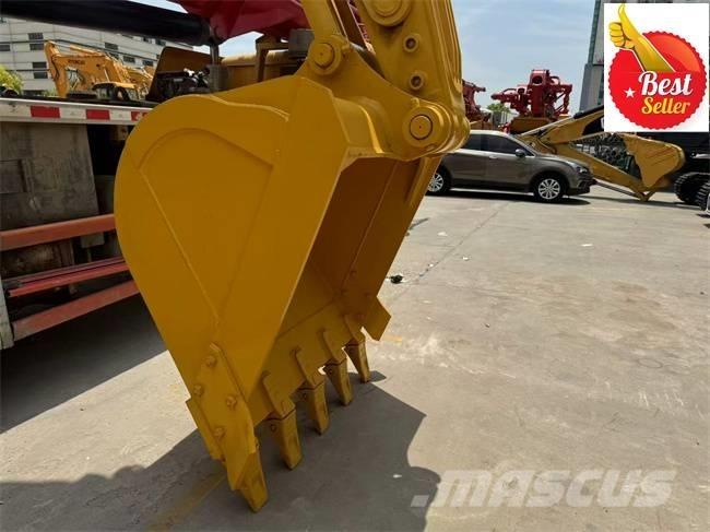 Komatsu PC 220 حفارات زحافة