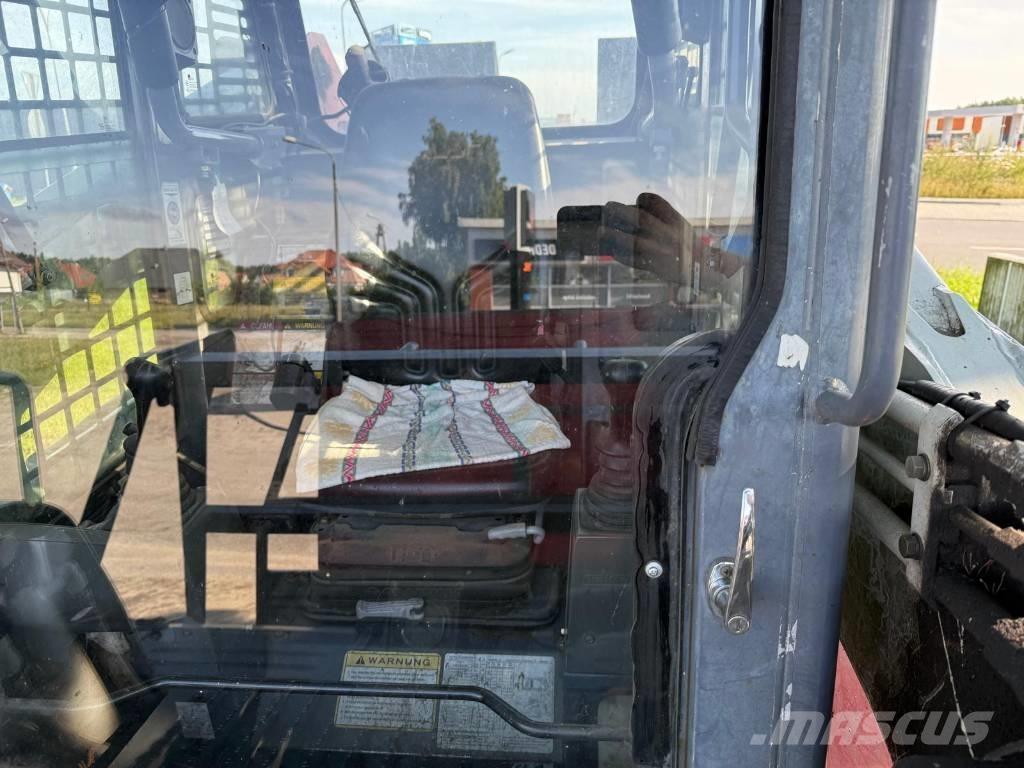 Takeuchi TL 250 لوادر زحافة