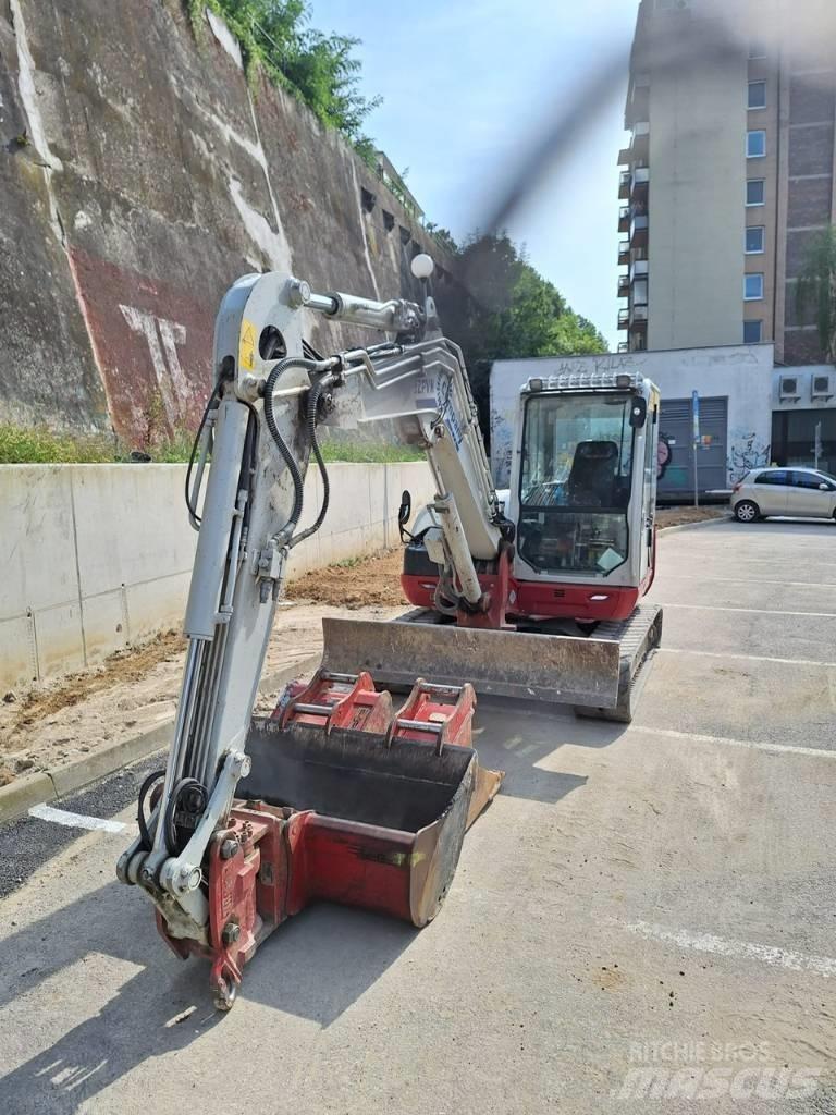 Takeuchi TB 370 حفارات وسط 7 طن - 12 طن