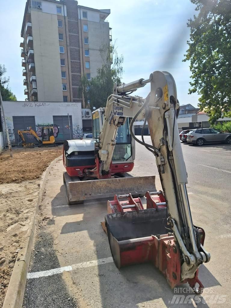 Takeuchi TB 370 حفارات وسط 7 طن - 12 طن