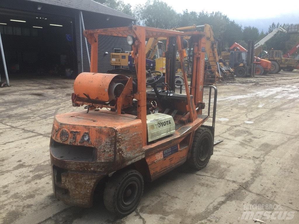 Toyota FG 30 شاحنات LPG