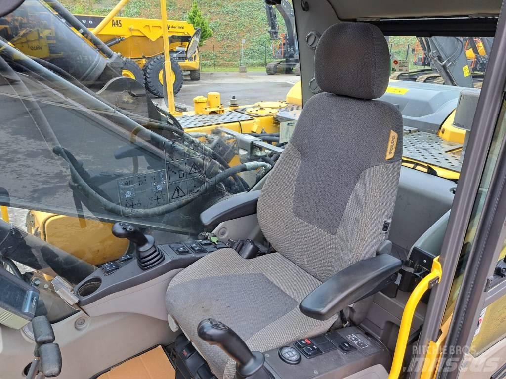 Volvo EC 220 DL حفارات زحافة