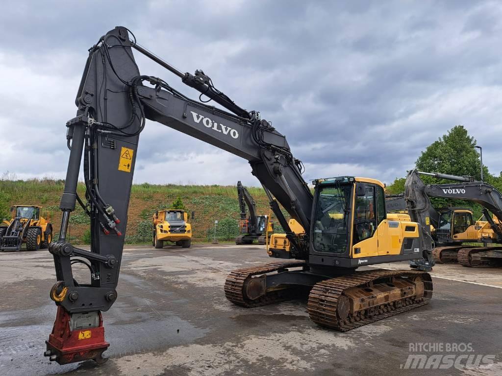 Volvo EC 220 DL حفارات زحافة