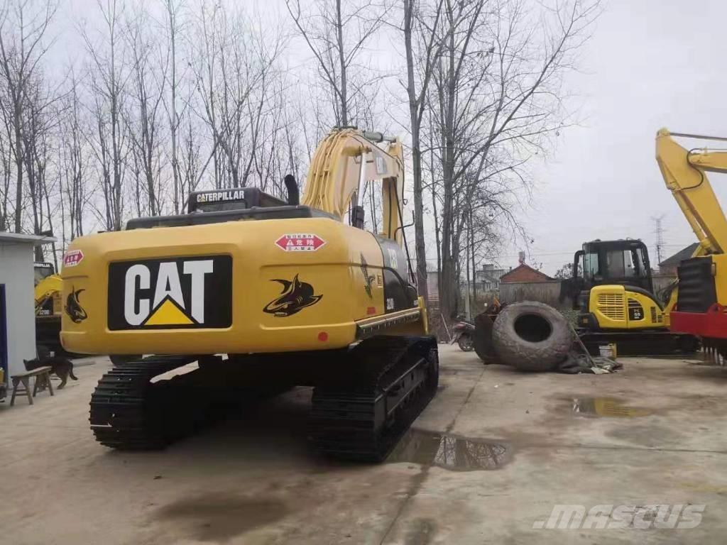 CAT 320D حفارات زحافة