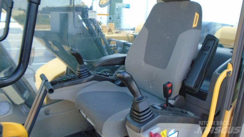 Volvo EC 160 D حفارات زحافة