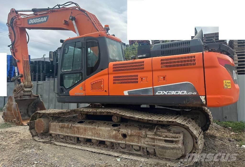 Doosan DX 300 LC-5 حفارات زحافة