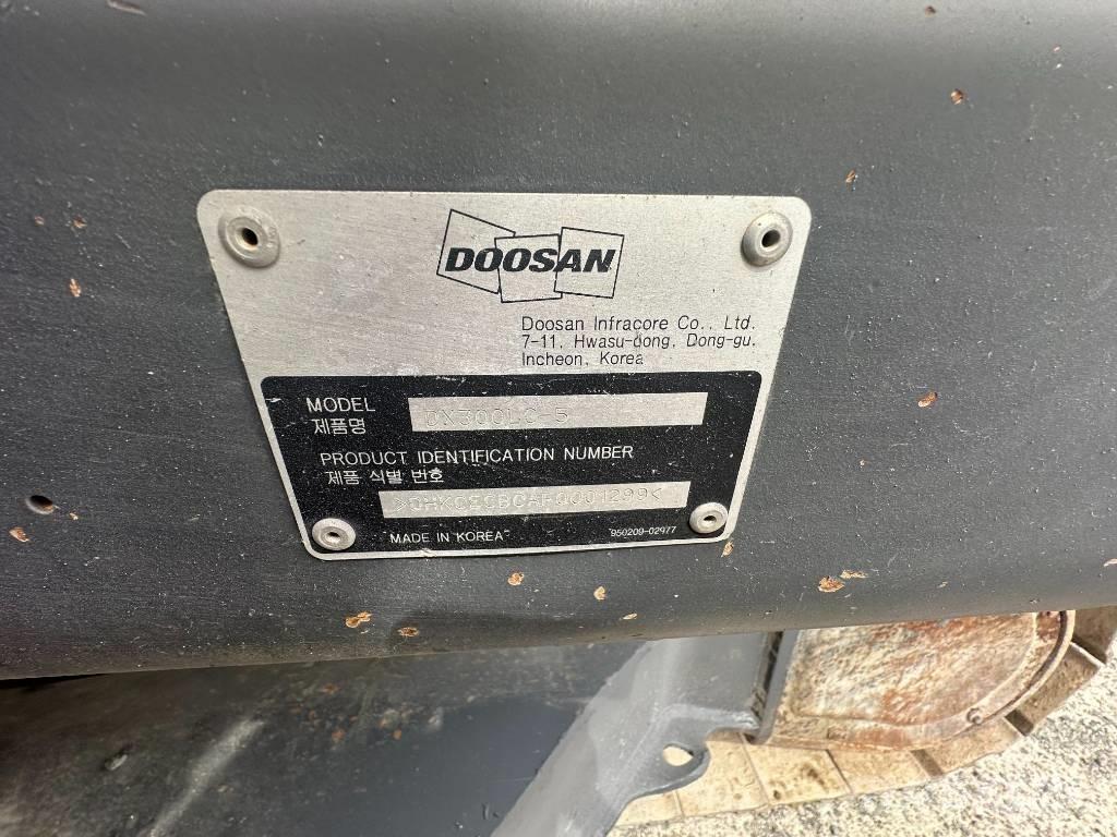 Doosan DX 300 LC-5 حفارات زحافة