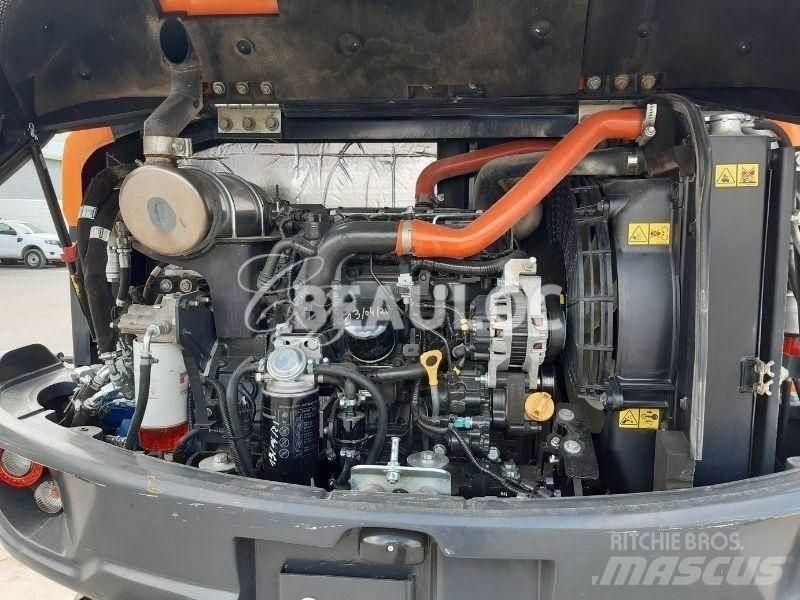Doosan DX 57 W حفارات بعجل