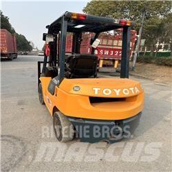 Toyota 62-7 FD N 30 شاحنات الديزل