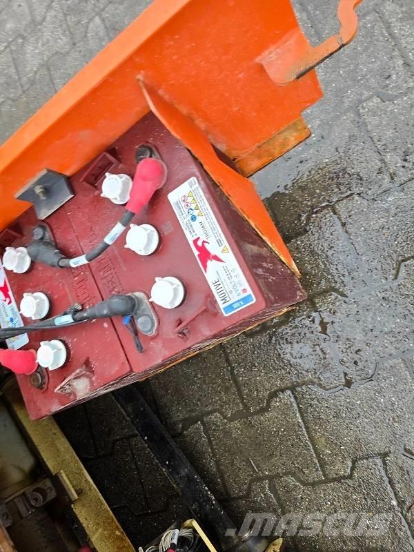 JLG 1230 ES رافعات مقصية الشكل