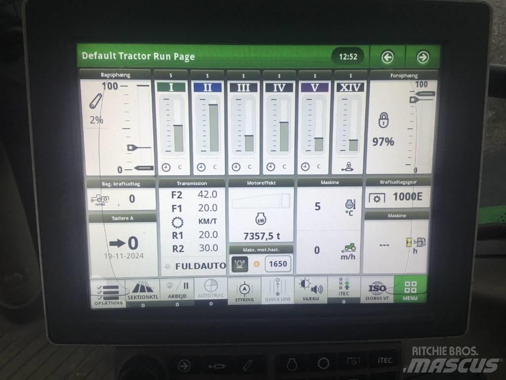 John Deere 6215 R الجرارات