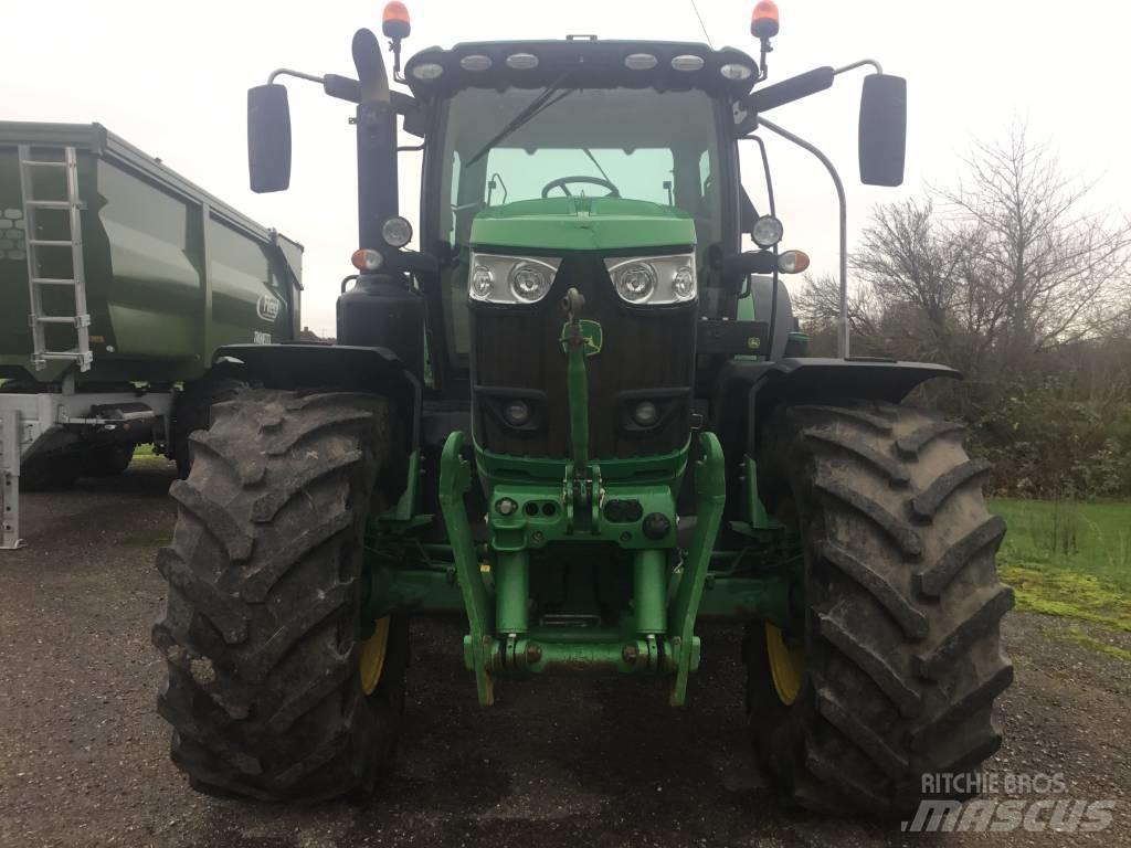 John Deere 6215 R الجرارات