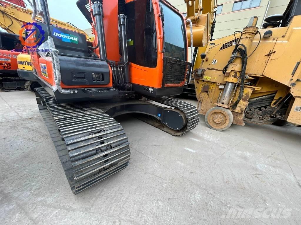 Doosan DX 150 حفارات وسط 7 طن - 12 طن