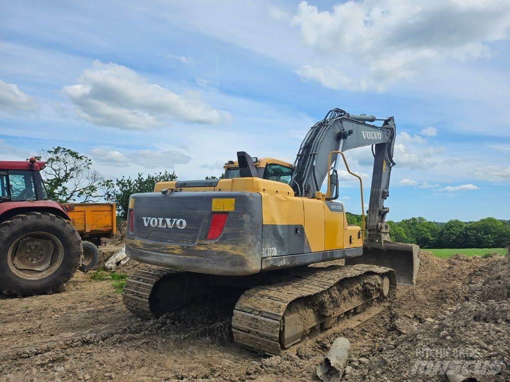 Volvo EC220DL حفارات زحافة