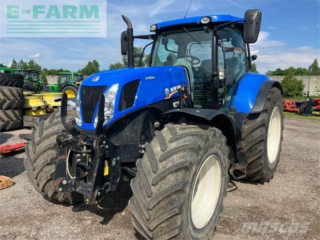 New Holland T7.220 الجرارات